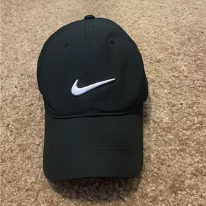 Black Nike golf hat